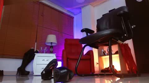 PAOLA  online show from November 2025 10:36:01 AM