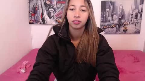 Paola online show from December 2025 12:03:02 PM