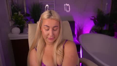 Snapshot of paolamola chatting on May 2026 02:22:02 PM Lia online show from May 2026 02:22:02 PM