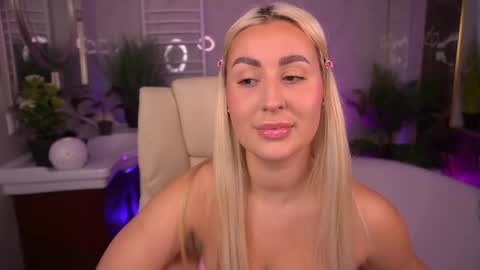 Snapshot of paolamola chatting on May 2026 01:18:02 PM Lia online show from May 2026 01:18:02 PM