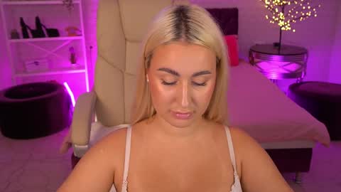 Snapshot of paolamola chatting on May 2026 02:01:02 PM Lia online show from May 2026 02:01:02 PM