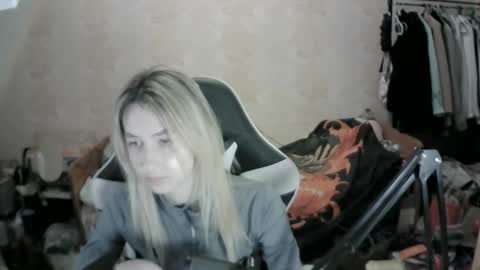 paradise_shade online show from December 2025 02:59:01 PM