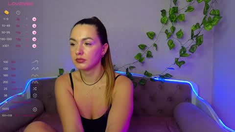 Snapshot of paradisepleasure_ chatting on December 2024 07:06:02 AM Allie  Alex Thumbs up if you like us online show from December 2024 07:06:02 AM