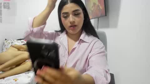 pareja_curiosa19 online show from February 2026 01:35:02 AM