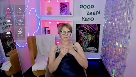 Snapshot of paris_cherry chatting on July 2026 06:28:02 PM Paris online show from July 2026 06:28:02 PM