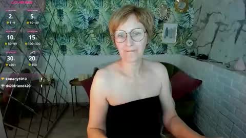 Snapshot of paris_cherry chatting on July 2026 06:07:02 PM Paris online show from July 2026 06:07:02 PM