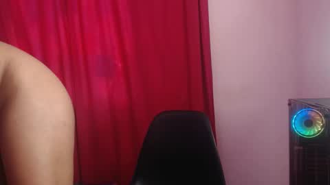 Snapshot of paris_hot12 chatting on January 2025 03:58:01 PM paris online show from January 2025 03:58:01 PM