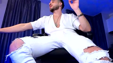 Paris online show from January 2026 06:00:02 PM