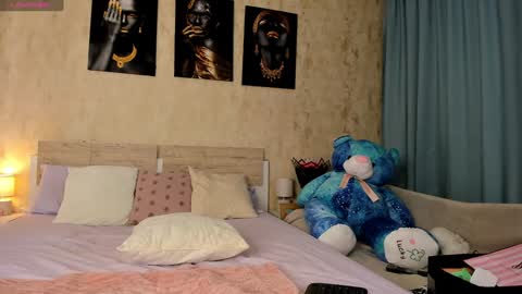 Snapshot of paris_x_hilton chatting on December 2024 05:16:02 AM Paris online show from December 2024 05:16:02 AM