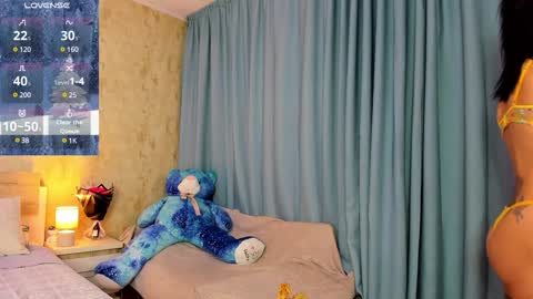 Snapshot of paris_x_hilton chatting on January 2025 05:05:02 AM Paris online show from January 2025 05:05:02 AM