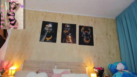 Snapshot of paris_x_hilton chatting on February 2025 05:00:01 AM Paris online show from February 2025 05:00:01 AM