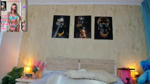 Snapshot of paris_x_hilton chatting on March 2025 07:21:02 AM Paris online show from March 2025 07:21:02 AM