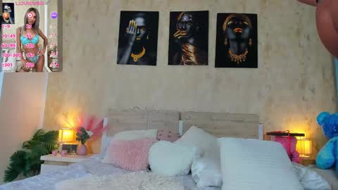 Snapshot of paris_x_hilton chatting on March 2025 05:11:01 AM Paris online show from March 2025 05:11:01 AM