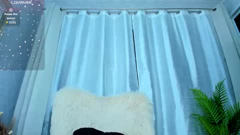 Snapshot of paris_x_hilton chatting on October 2025 03:26:02 AM Paris online show from October 2025 03:26:02 AM