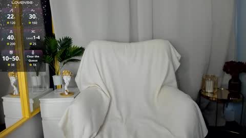 Snapshot of paris_x_hilton chatting on February 2026 05:33:02 AM Paris online show from February 2026 05:33:02 AM