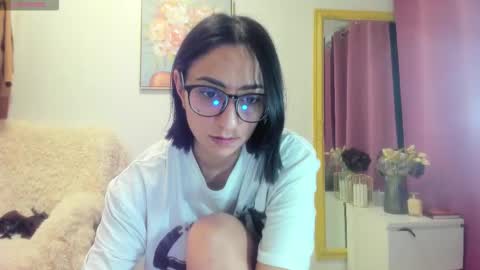 Snapshot of paris_x_hilton chatting on February 2026 07:12:01 PM Paris online show from February 2026 07:12:01 PM