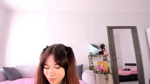 Bella online show from October 2025 03:07:02 AM