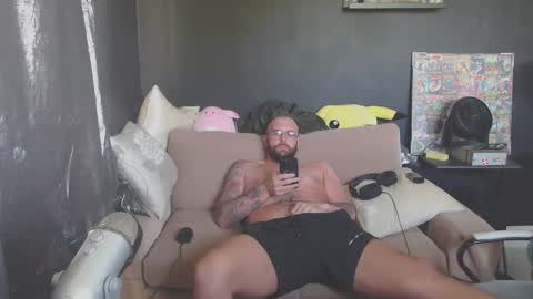 patrickmorris92 online show from April 2026 01:00:02 PM