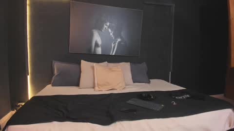 Paul online show from February 2025 12:22:02 PM