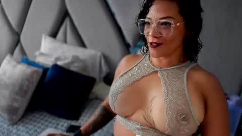 Snapshot of paula_daniela1 chatting on February 2025 09:02:01 PM Paula online show from February 2025 09:02:01 PM