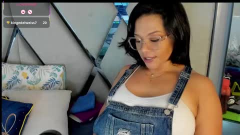 Snapshot of paula_daniela1 chatting on February 2025 10:04:02 PM Paula online show from February 2025 10:04:02 PM