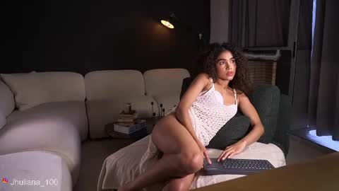 Snapshot of paulacora100 chatting on June 2026 09:25:01 PM Paula online show from June 2026 09:25:01 PM