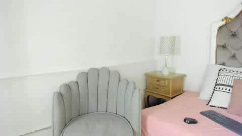 paulina lux online show from March 2026 10:17:02 PM