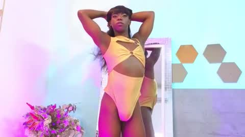 Paulina  online show from November 2025 07:47:01 PM