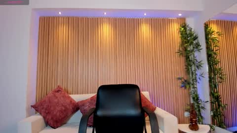 Snapshot of paulina_sweett chatting on February 2026 10:45:01 AM Paulina online show from February 2026 10:45:01 AM