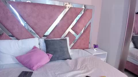 Paulina online show from December 2025 04:14:01 PM