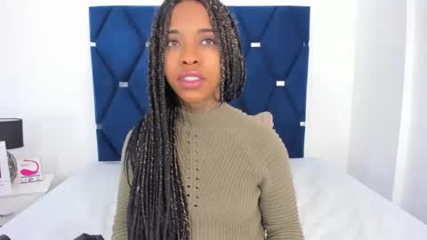 Snapshot of pauline_fox chatting on October 2025 02:33:01 AM Pauline online show from October 2025 02:33:01 AM