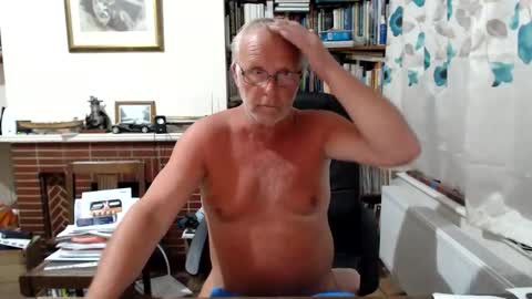 Snapshot of paull56r_ chatting on June 2026 01:07:02 AM Hi Im Paul online show from June 2026 01:07:02 AM