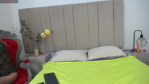 Snapshot of paultte chatting on November 2025 01:51:01 PM paultte online show from November 2025 01:51:01 PM