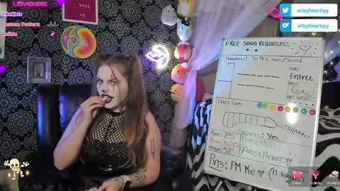 ArtsyHeartsyy online show from December 2024 02:41:02 AM