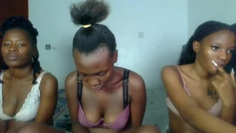 peach_ebonny online show from June 2026 06:45:01 PM
