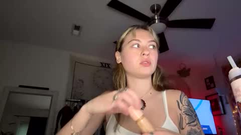 Snapshot of peachesncreampiezz chatting on May 2026 10:49:02 PM peachesncreampiezz online show from May 2026 10:49:02 PM