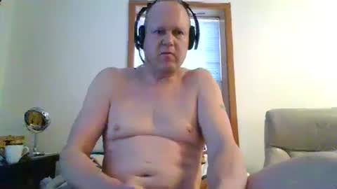 Snapshot of peachgigolo chatting on March 2025 01:23:02 PM PEach online show from March 2025 01:23:02 PM
