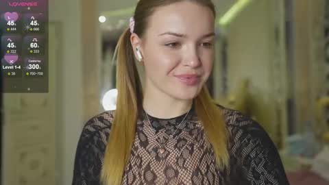 Snapshot of peachylina chatting on December 2025 02:09:02 AM Angelina online show from December 2025 02:09:02 AM