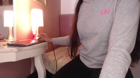 Snapshot of pearl_3 chatting on December 2024 09:04:02 PM Pearl online show from December 2024 09:04:02 PM