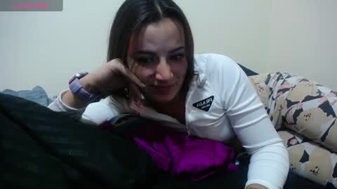 Snapshot of pearl_3 chatting on January 2025 03:26:01 AM Pearl online show from January 2025 03:26:01 AM