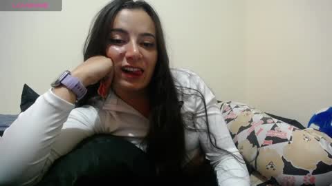 Snapshot of pearl_3 chatting on January 2025 06:33:01 AM Pearl online show from January 2025 06:33:01 AM