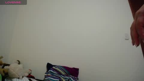 Snapshot of pearl_3 chatting on February 2025 03:52:02 AM Pearl online show from February 2025 03:52:02 AM