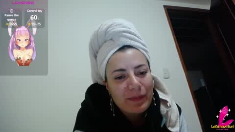 Snapshot of pearl_3 chatting on March 2025 06:24:02 AM Pearl online show from March 2025 06:24:02 AM