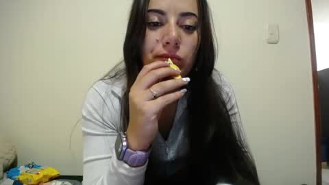 Snapshot of pearl_3 chatting on March 2025 11:33:01 PM Pearl online show from March 2025 11:33:01 PM