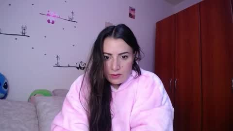 Snapshot of pearl_3 chatting on September 2025 07:19:02 PM Pearl online show from September 2025 07:19:02 PM