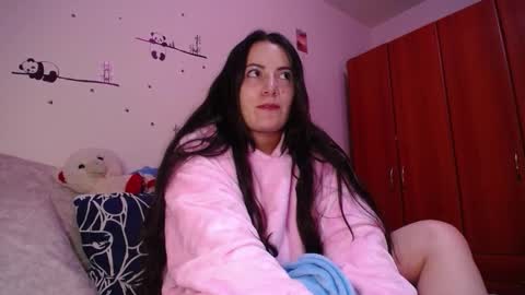 Snapshot of pearl_3 chatting on September 2025 03:33:02 AM Pearl online show from September 2025 03:33:02 AM