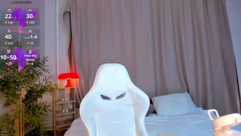 Snapshot of pearl_bloom chatting on July 2026 01:08:01 AM Sex Leah online show from July 2026 01:08:01 AM