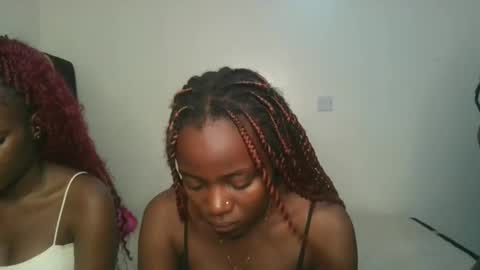 Snapshot of pearl_velvet chatting on November 2025 05:44:01 PM vel online show from November 2025 05:44:01 PM