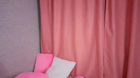 pearly_peach_ online show from April 2026 06:05:02 PM