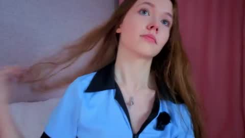 pearly_peach_ online show from May 2026 06:04:01 PM